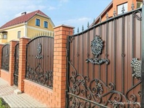 Кирпичный забор с ковкой  150 метров фото в Сычёво